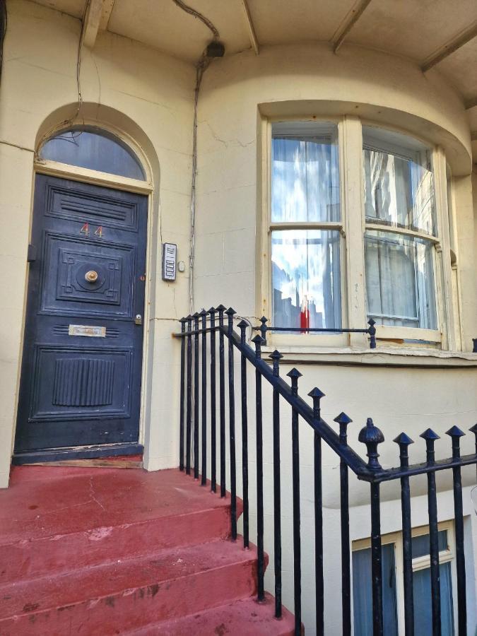 Enjoy Your Visit In Brighton Apartment Exterior photo